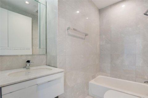 Condo in Sunny Isles Beach, Florida, 4 bedrooms  № 1596733 - photo 27