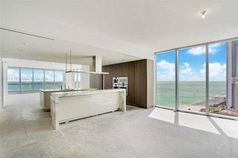 Condo in Sunny Isles Beach, Florida, 4 bedrooms  № 1596733 - photo 10