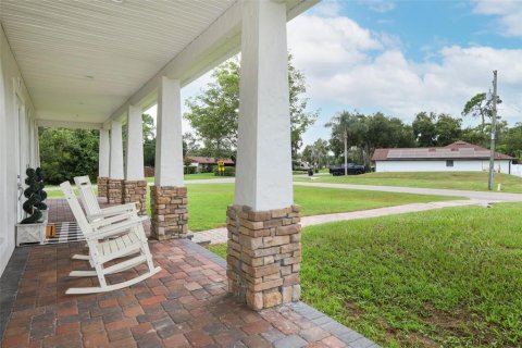 Villa ou maison à vendre à Chuluota, Floride: 4 chambres, 318.65 m2 № 2316463 - photo 3
