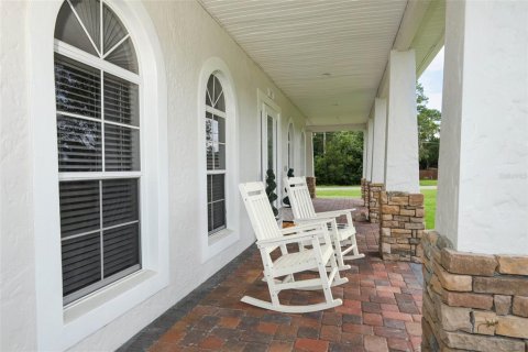 Villa ou maison à vendre à Chuluota, Floride: 4 chambres, 318.65 m2 № 2316463 - photo 2