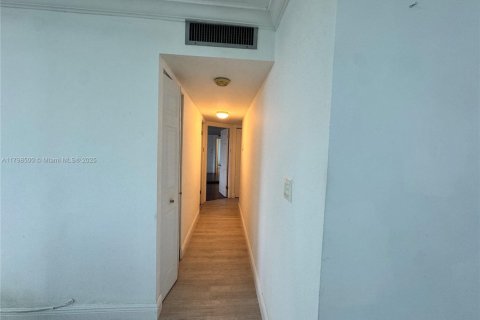 Copropriété à louer à Aventura, Floride: 2 chambres, 113.34 m2 № 1682242 - photo 15