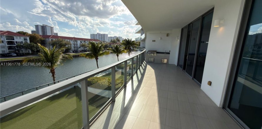 Кондоминиум с 3 спальнями в Авентура, Флорида № 2038367