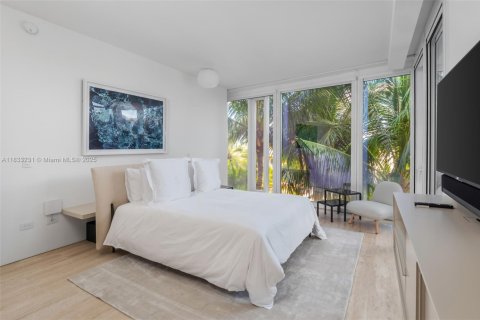 Condo in Surfside, Florida, 4 bedrooms  № 1814732 - photo 17