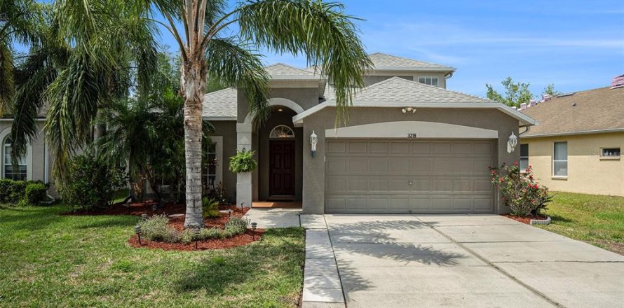 Casa en Land O' Lakes, Florida 5 dormitorios, 209.96 m2 № 1877035