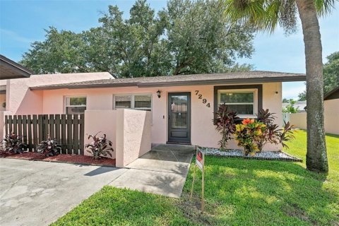 Villa ou maison à Saint Petersburg, Floride 3 chambres, 100.8 m2 № 2363160