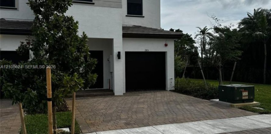 Touwnhouse à Pembroke Pines, Floride 4 chambres, 175.4 m2 № 2428316