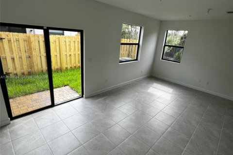 Touwnhouse à vendre à Pembroke Pines, Floride: 4 chambres, 175.4 m2 № 2428316 - photo 7