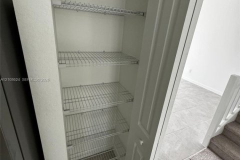 Touwnhouse à vendre à Pembroke Pines, Floride: 4 chambres, 175.4 m2 № 2428316 - photo 12