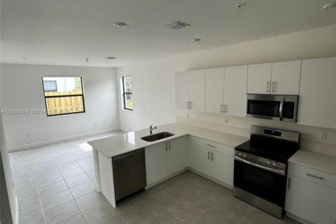 Touwnhouse à vendre à Pembroke Pines, Floride: 4 chambres, 175.4 m2 № 2428316 - photo 6