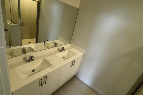 Touwnhouse à vendre à Pembroke Pines, Floride: 4 chambres, 175.4 m2 № 2428316 - photo 24