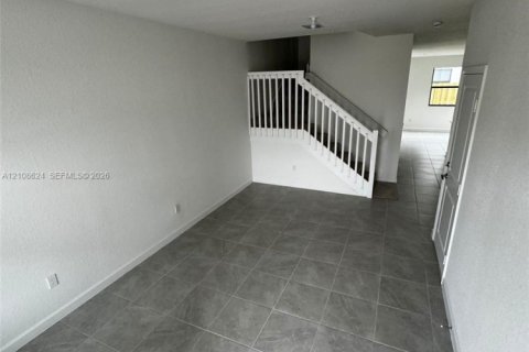 Touwnhouse à vendre à Pembroke Pines, Floride: 4 chambres, 175.4 m2 № 2428316 - photo 4