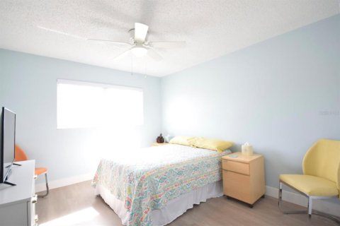 Condo in Pinellas Park, Florida, 2 bedrooms  № 988574 - photo 22