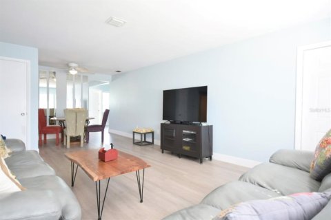 Condo in Pinellas Park, Florida, 2 bedrooms  № 988574 - photo 4