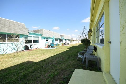 Condo in Pinellas Park, Florida, 2 bedrooms  № 988574 - photo 30