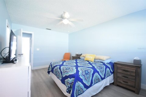 Condo in Pinellas Park, Florida, 2 bedrooms  № 988574 - photo 18