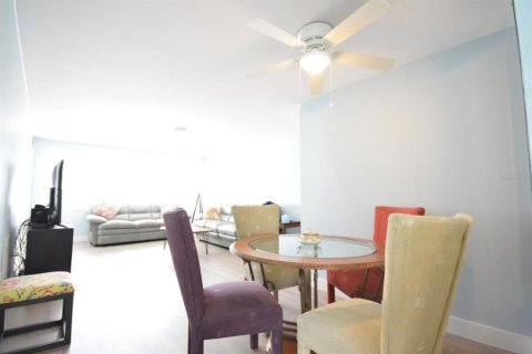 Condo in Pinellas Park, Florida, 2 bedrooms  № 988574 - photo 7