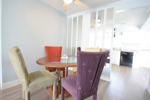 Condo in Pinellas Park, Florida, 2 bedrooms  № 988574 - photo 8