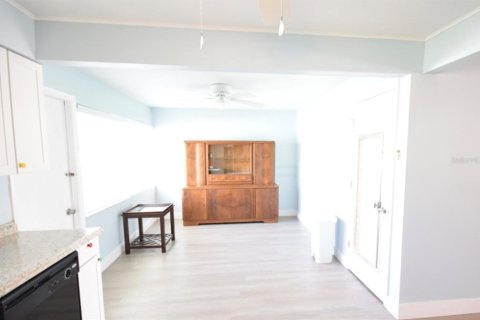 Condo in Pinellas Park, Florida, 2 bedrooms  № 988574 - photo 15