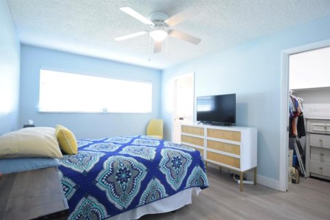 Condo in Pinellas Park, Florida, 2 bedrooms  № 988574 - photo 17