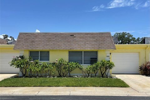 Condo in Pinellas Park, Florida, 2 bedrooms  № 988574 - photo 2