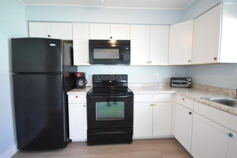 Condo in Pinellas Park, Florida, 2 bedrooms  № 988574 - photo 11