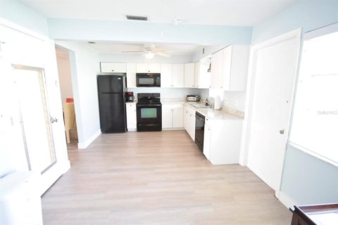 Condo in Pinellas Park, Florida, 2 bedrooms  № 988574 - photo 12