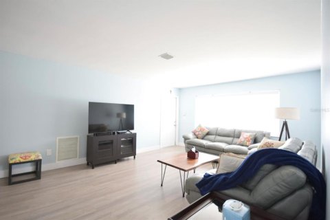 Condo in Pinellas Park, Florida, 2 bedrooms  № 988574 - photo 6
