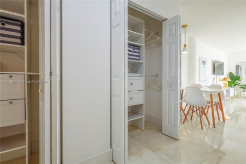 Condominio en alquiler en North Bay Village, Florida, 41.25 m2 № 1938097 - foto 21