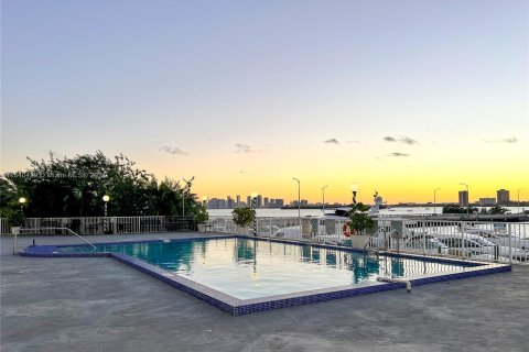 Condominio en alquiler en North Bay Village, Florida, 41.25 m2 № 1938097 - foto 30