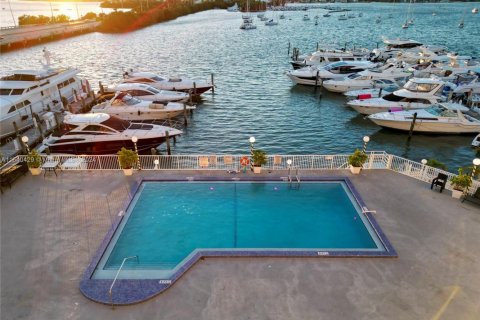 Condo in North Bay Village, Florida  № 1938097 - photo 5