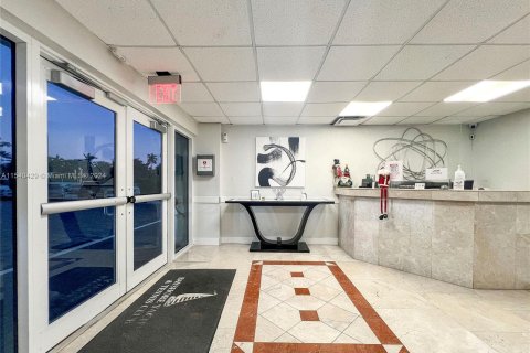 Condo in North Bay Village, Florida  № 1938097 - photo 24