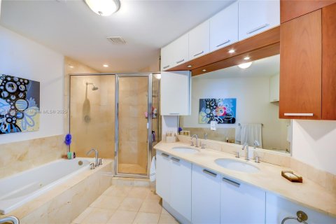 Condo in Aventura, Florida, 3 bedrooms  № 1874800 - photo 25
