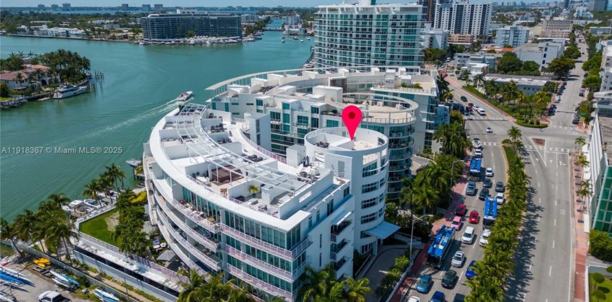 Condo in Miami Beach, Florida, 2 bedrooms  № 1973372