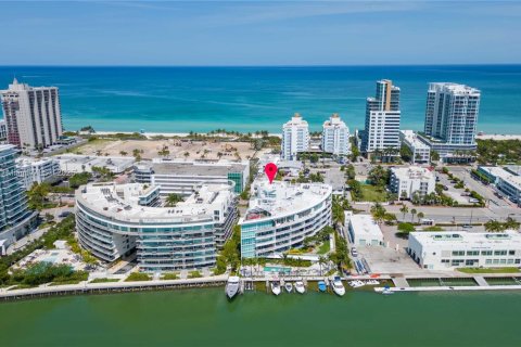 Condo in Miami Beach, Florida, 2 bedrooms  № 1973372 - photo 8