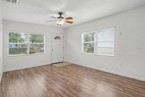 House in Orlando, Florida 3 bedrooms, 88.26 sq.m. № 2227701 - photo 13