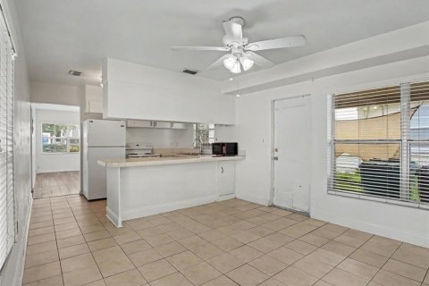 House in Orlando, Florida 3 bedrooms, 88.26 sq.m. № 2227701 - photo 17