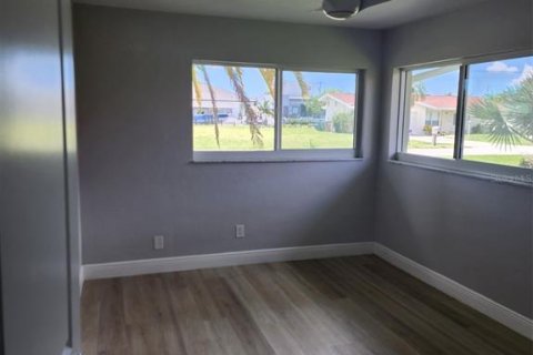 Casa en alquiler en Cape Coral, Florida, 3 dormitorios, 132.39 m2 № 1903170 - foto 6