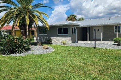 Casa en alquiler en Cape Coral, Florida, 3 dormitorios, 132.39 m2 № 1903170 - foto 1