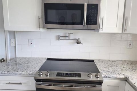 Casa en alquiler en Cape Coral, Florida, 3 dormitorios, 132.39 m2 № 1903170 - foto 4