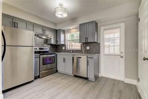 Condo in Safety Harbor, Florida, 2 bedrooms № 2221525 - photo 5