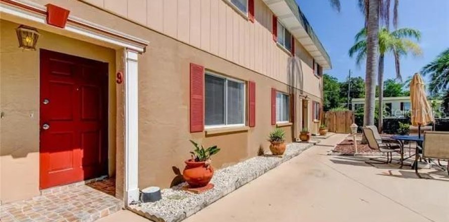 Condo in Safety Harbor, Florida, 2 bedrooms № 2221525