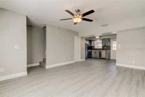 Condo in Safety Harbor, Florida, 2 bedrooms № 2221525 - photo 3