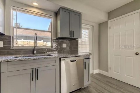 Condo in Safety Harbor, Florida, 2 bedrooms № 2221525 - photo 7