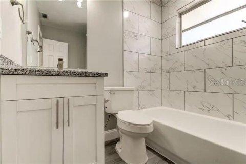 Condo in Safety Harbor, Florida, 2 bedrooms № 2221525 - photo 17