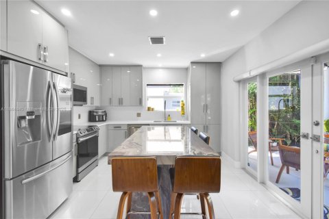 Casa en alquiler en Miami, Florida, 3 dormitorios, 152.36 m2 № 2055104 - foto 19