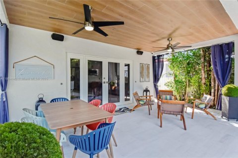 Casa en alquiler en Miami, Florida, 3 dormitorios, 152.36 m2 № 2055104 - foto 3