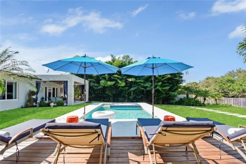 Casa en alquiler en Miami, Florida, 3 dormitorios, 152.36 m2 № 2055104 - foto 4