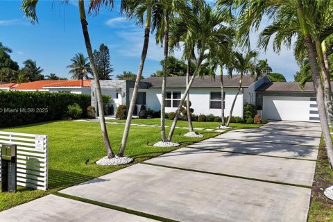 Casa en alquiler en Miami, Florida, 3 dormitorios, 152.36 m2 № 2055104 - foto 11