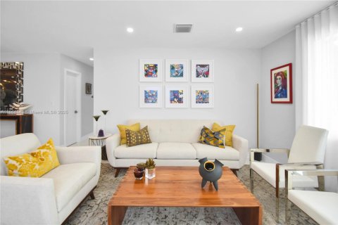 Casa en alquiler en Miami, Florida, 3 dormitorios, 152.36 m2 № 2055104 - foto 28