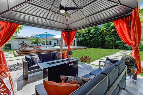 Casa en alquiler en Miami, Florida, 3 dormitorios, 152.36 m2 № 2055104 - foto 24